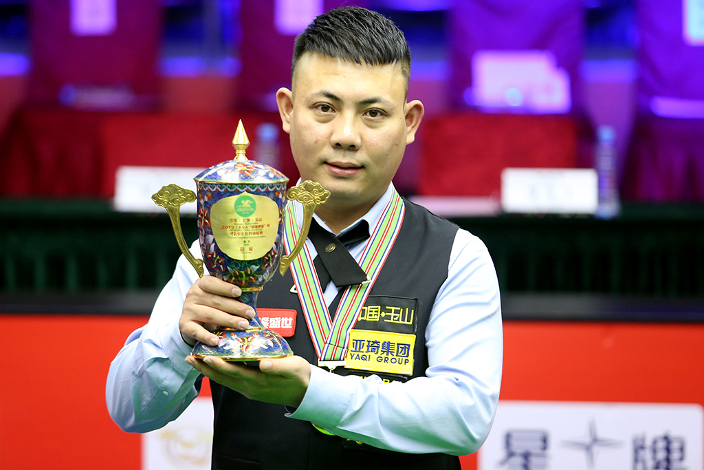 和背后的坚 和背后的坚